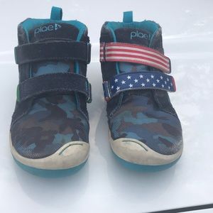 Plae tennis shoes size 1